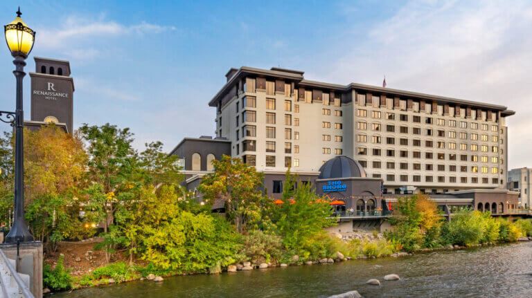 里诺市区万丽酒店