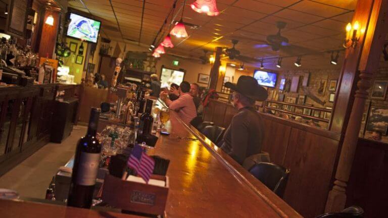 马基酒吧和烧烤酒吧