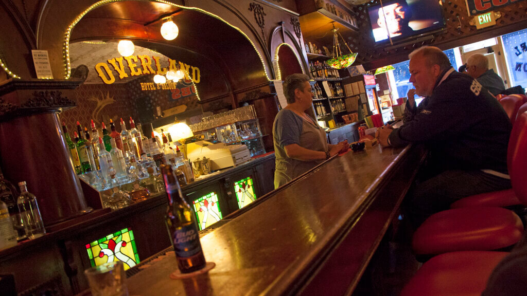 酒吧在陆路酒店和酒吧