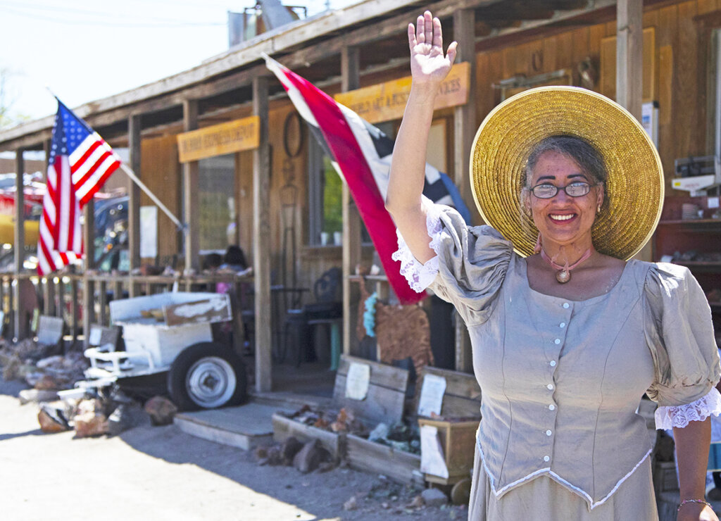 采金天庆祝活动和土地拍卖